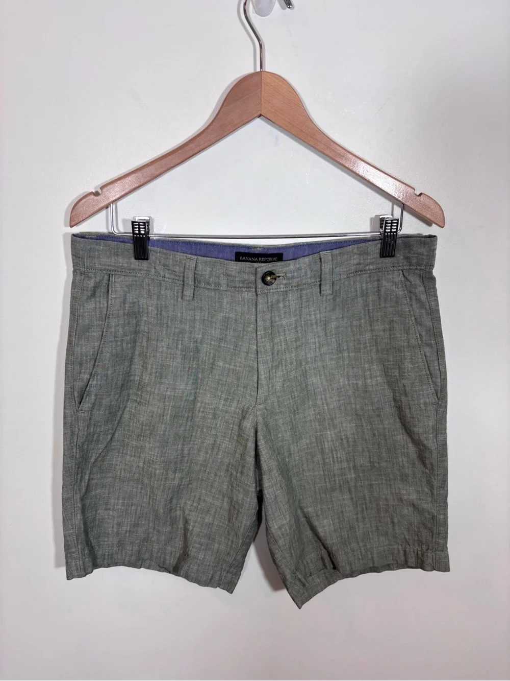 Banana Republic 9” Cotton Chambray Shorts Size 32 Bright Moss